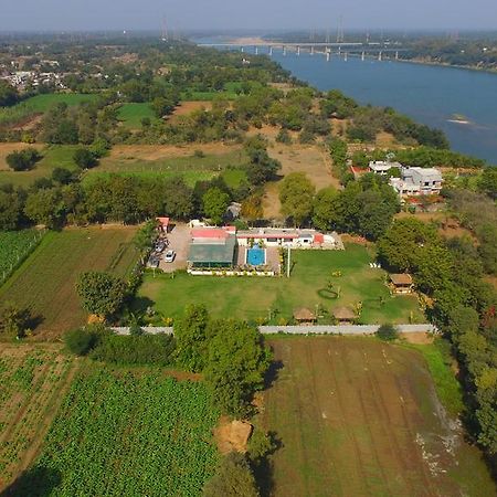 Krishna Farm Hotel Vasad Luaran gambar