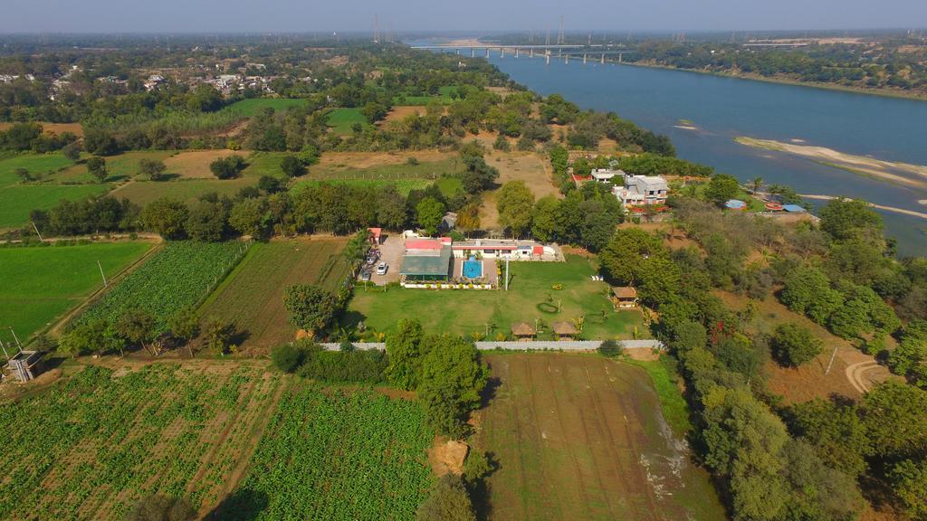 Krishna Farm Hotel Vasad Luaran gambar