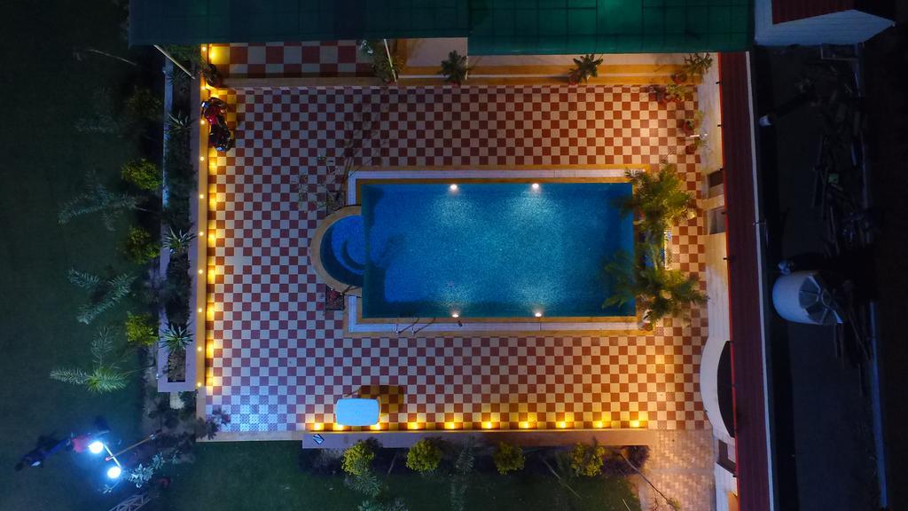 Krishna Farm Hotel Vasad Luaran gambar